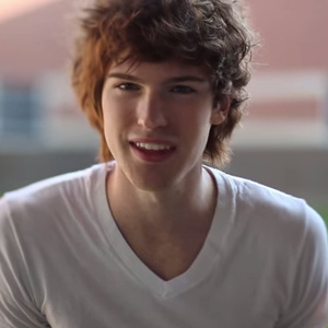 杨幂张开双腿流白浆
