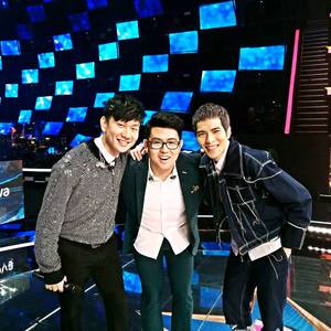 杨幂张开双腿流白浆
